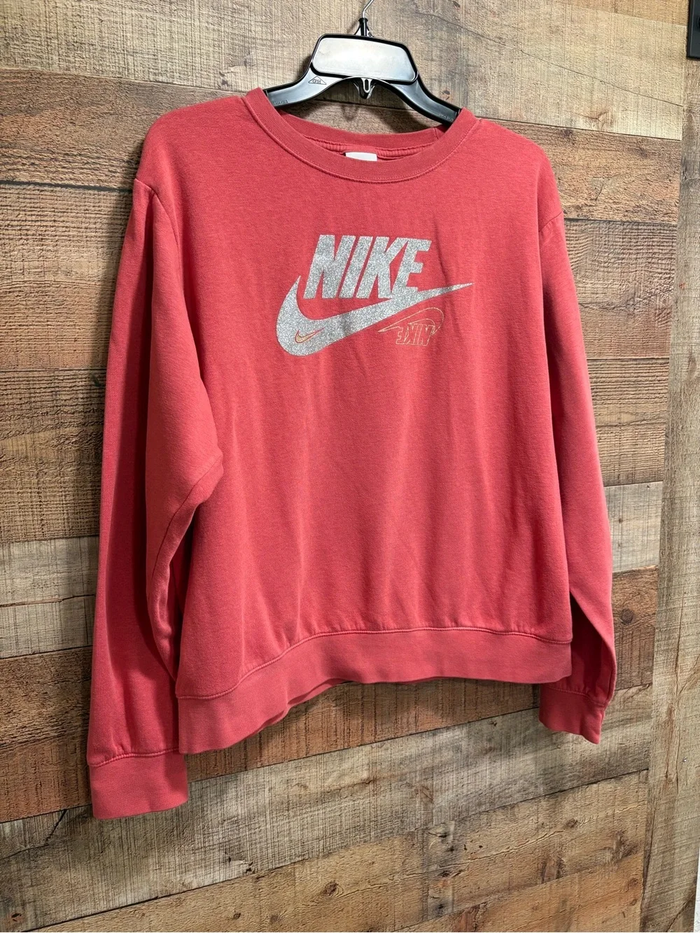 Nike Women’s Crewneck Sweatshirt Size Medium coral pink W039